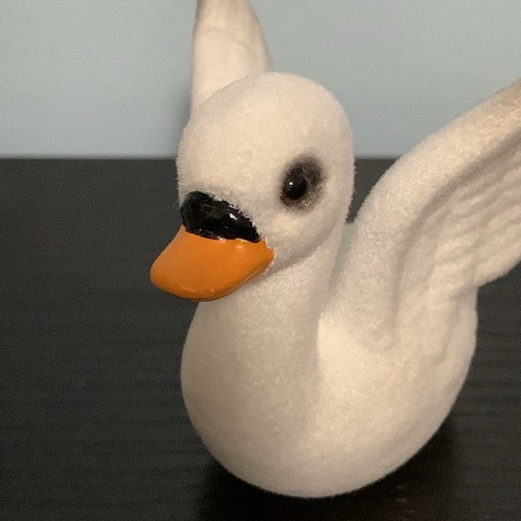 Pair of Flocked Swan Figurines - Picture 5 of 7